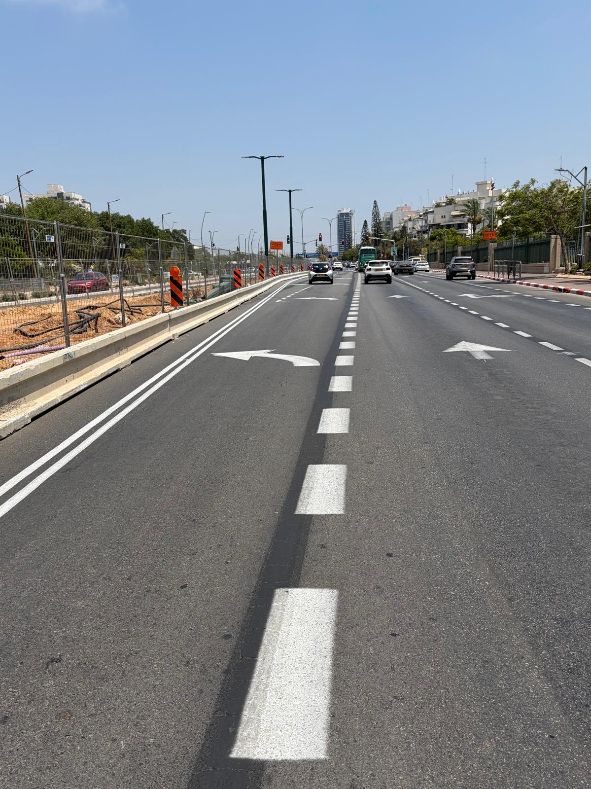 צבע הסתרה שחור מעל סימון קיים באתר עבודה